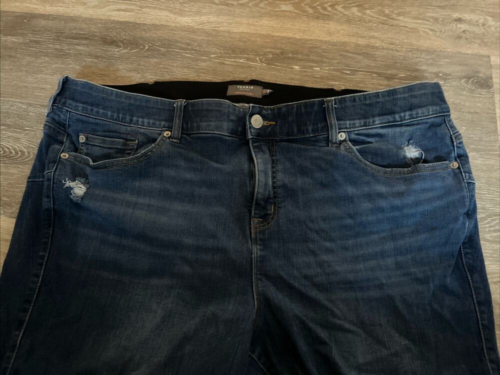 Torrid women's size 44R bombshell PremiumStretch skinny Jeans